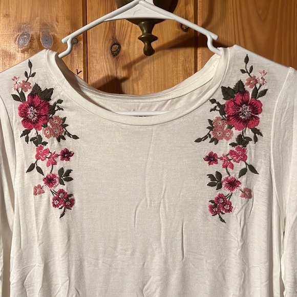 3/$20 🦋 Aeropostale Seriously Soft Perfect Crew Neck Long Sleeve Shirt - Picture 2 of 3